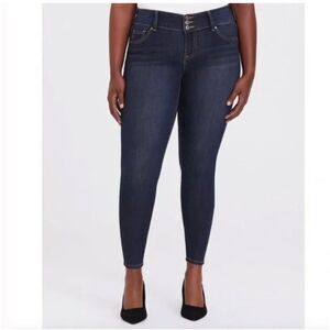 TORRID 24S Women’s JEGGING NIGHT SHADE SHORT
